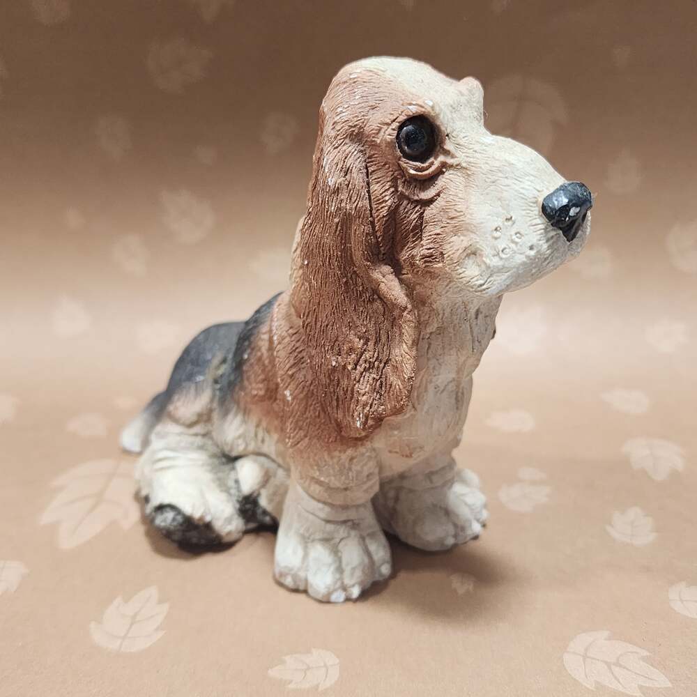 Sitting Basset Hound Figurine Resin Classic Critters Vintage 1984 Signed